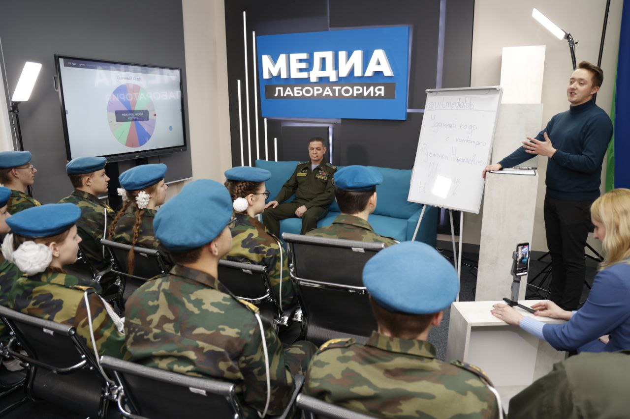В Медиалаборатории Витебской области прошла встреча молодежи с Русланом Шкодиным