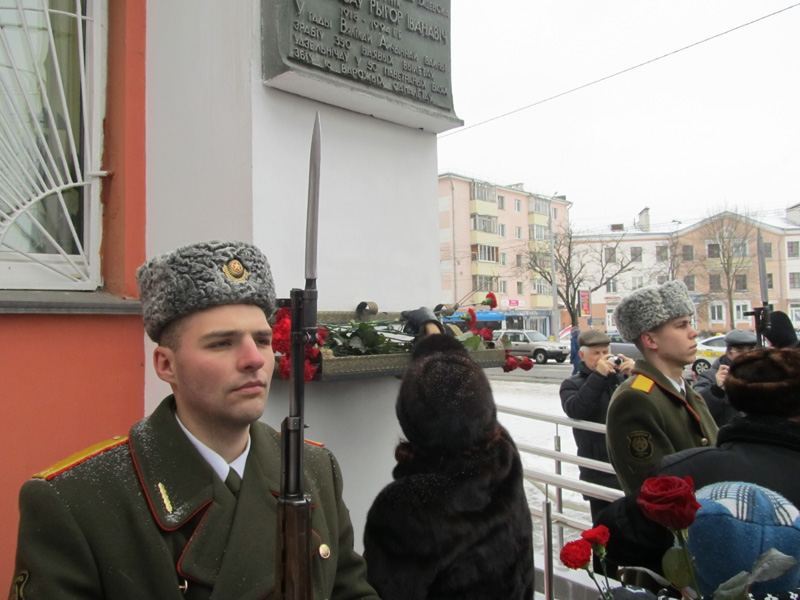 В Витебске провели митинг в честь летчика-героя и почетного гражданина Григория Богомазова