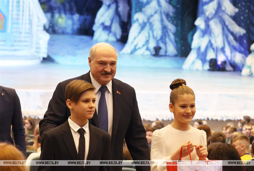 Лукашенко: каждый маленький белорус на деле знает, что бесконечно дорог и нужен своей стране