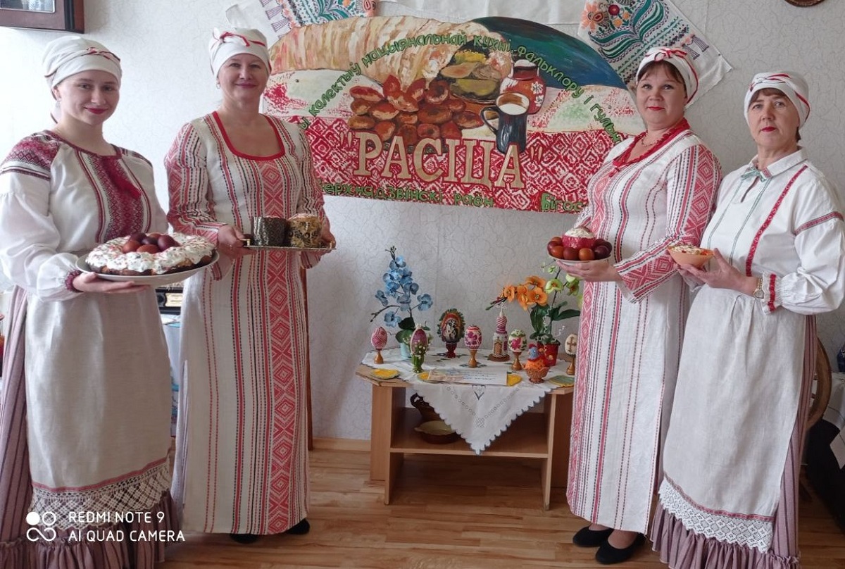 Народны клуб «Расіца» з Верхнядзвінскага раёна падзяліўся рэцэптамі велікодных кулічоў ад сталых гаспадынь