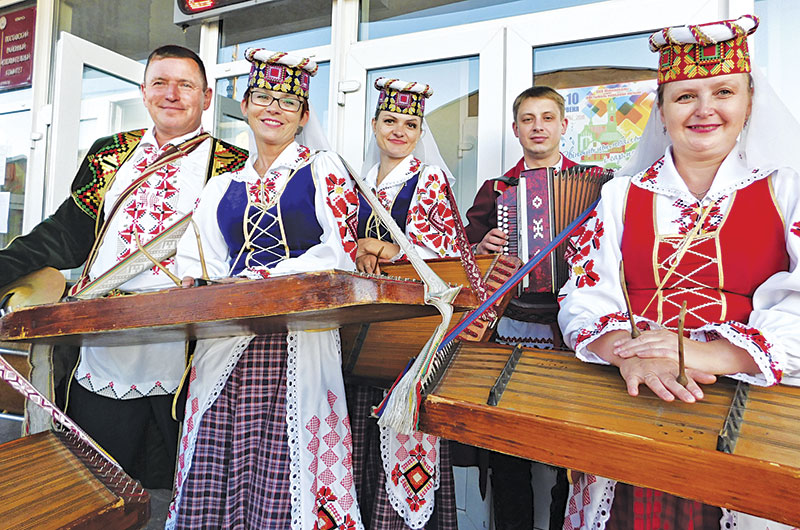 Міжнародны фестываль «Звіняць цымбалы і гармонік» у Паставах пацвердзіў сваю папулярнасць (+ФОТА)