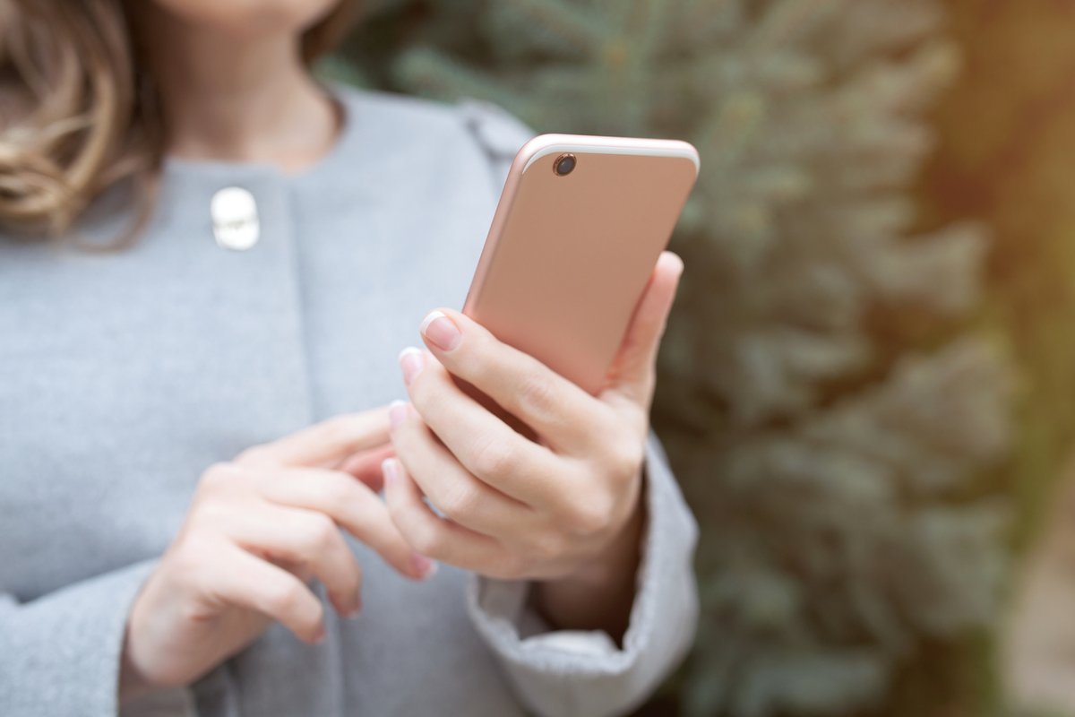 В Витебске школьница украла Iphone из гардероба в бассейне 