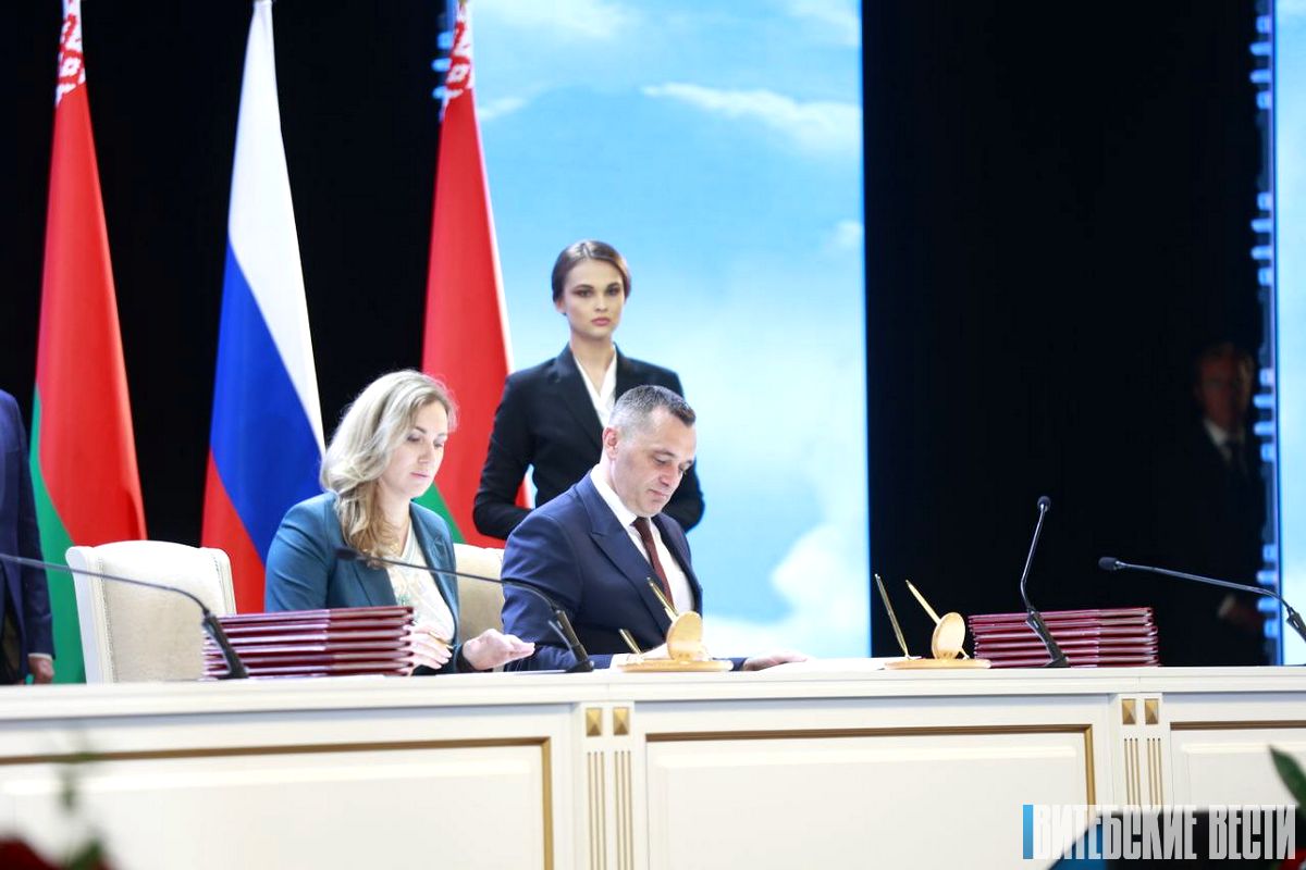 Руководство Витебской области подписало ряд соглашений с руководством регионов России