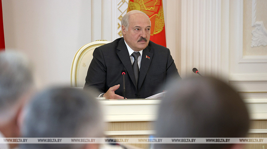 Александр Лукашенко жестко предупредил чиновников насчет падежа скота на сельхозпредприятиях