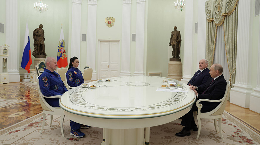 "Это и есть наше единство". Александр Лукашенко и Владимир Путин встретились в Кремле с Мариной Василевской и Олегом Новицким