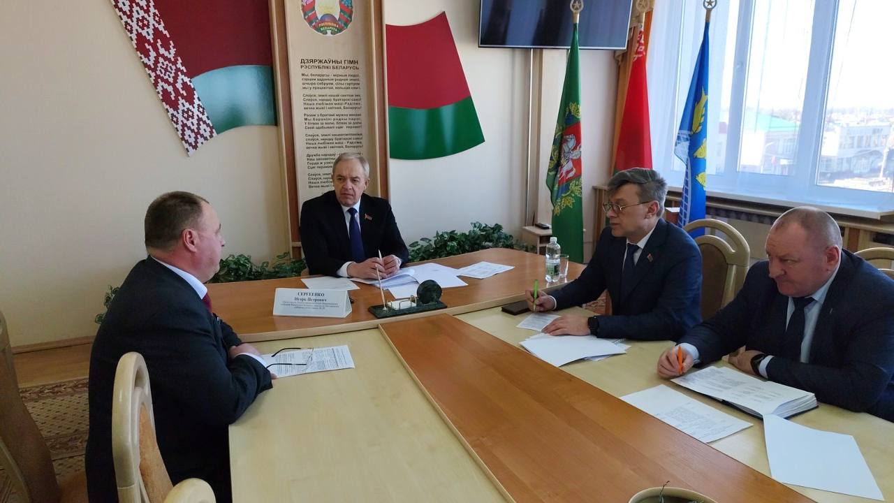 Игорь Сергеенко провел прием граждан в Поставах