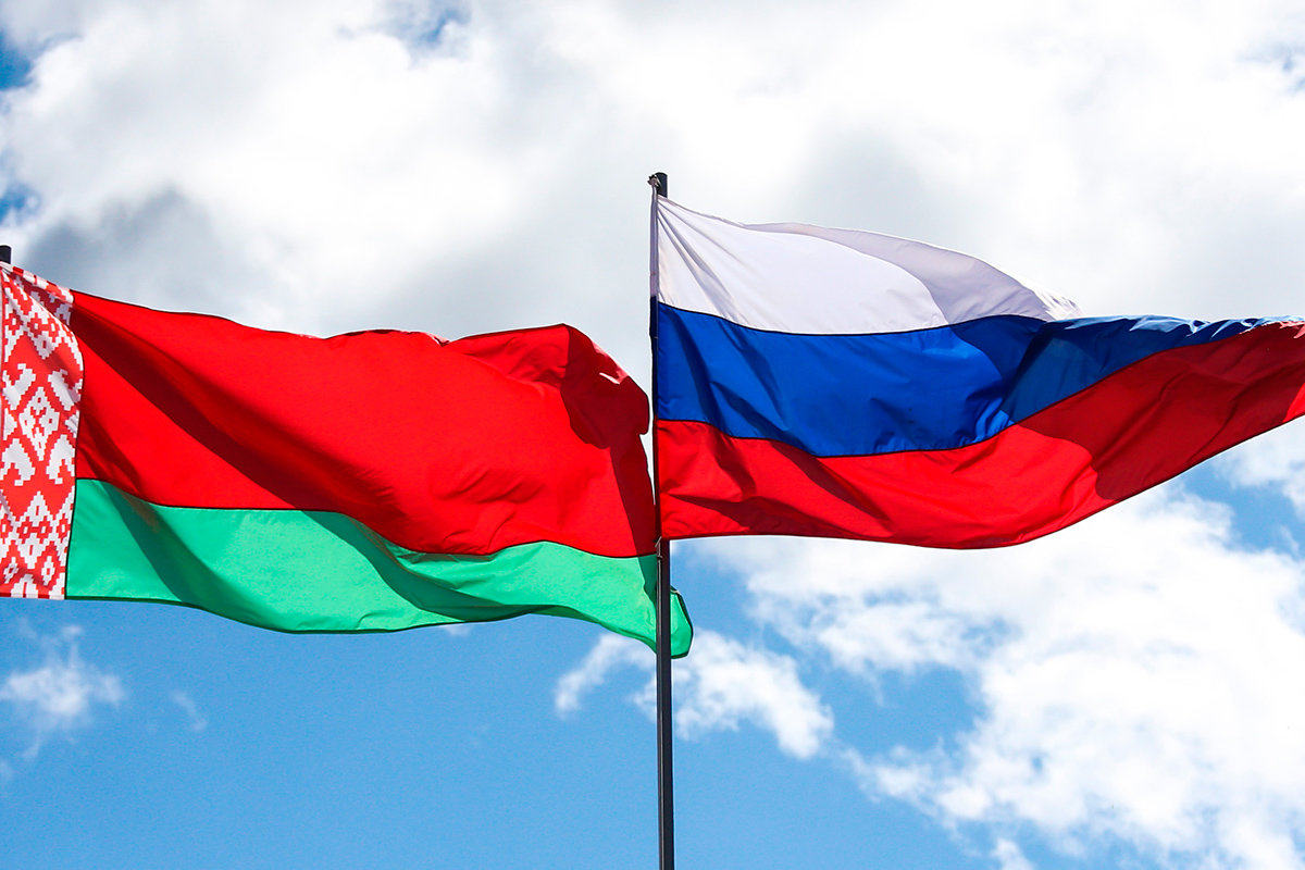 Александр Лукашенко поздравил белорусских и российских граждан с Днем единения народов Беларуси и России