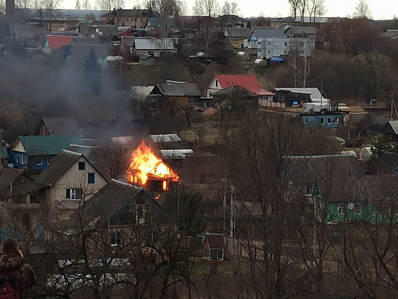 Из-за детской шалости с огнем в Городке сгорел заброшенный дом