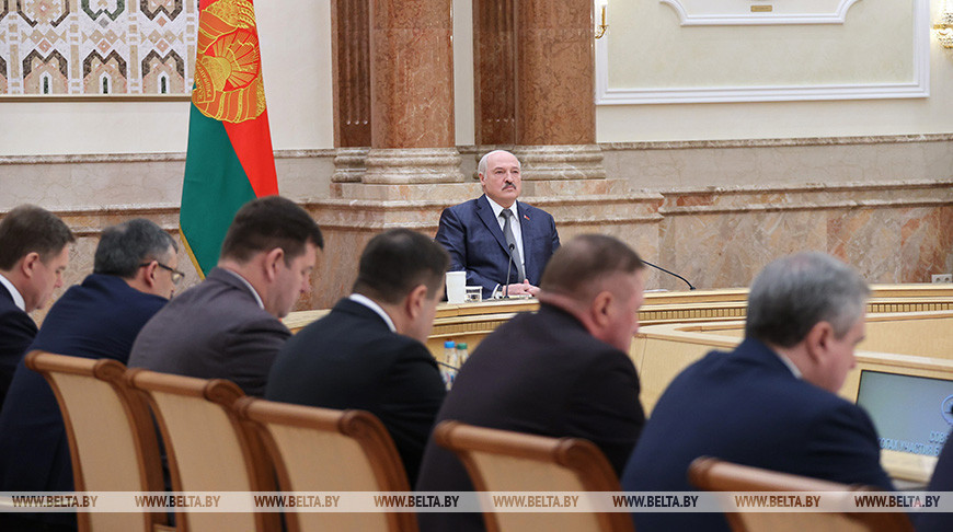 Главный месседж Александр Лукашенко спортсменам и тренерам: за мной не заржавеет, будет результат - всегда будете в почете, уважении