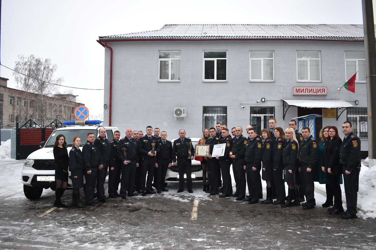 В канун профессионального праздника в Россонах наградили правоохранителей