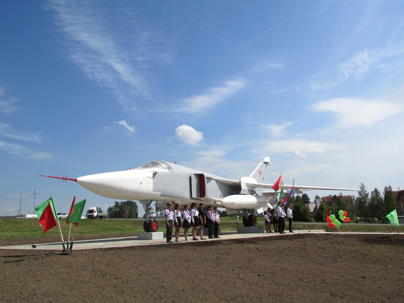 Памятный знак героям-летчикам «Самолет СУ-24М» установлен в Витебском районе