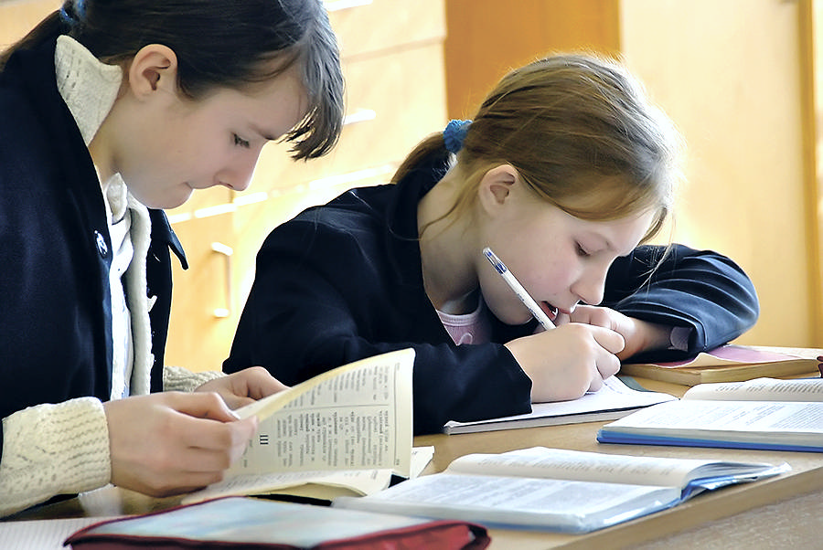 Переходим на школьный режим: почему нужен второй завтрак, когда делать «домашку» и какой досуг выбрать