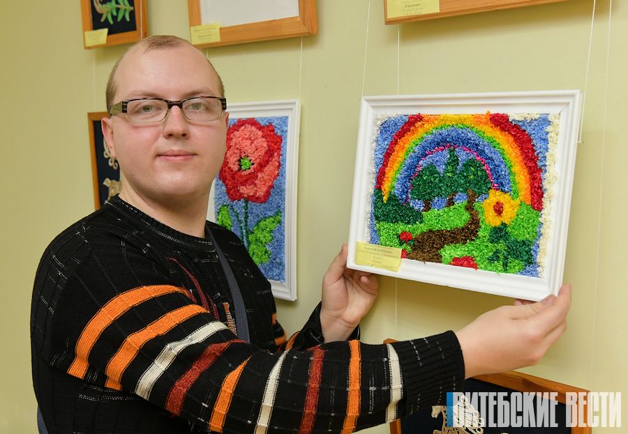В Витебске состоялось награждение участников конкурса-выставки прикладного искусства людей с ограниченными возможностями «Радуга»
