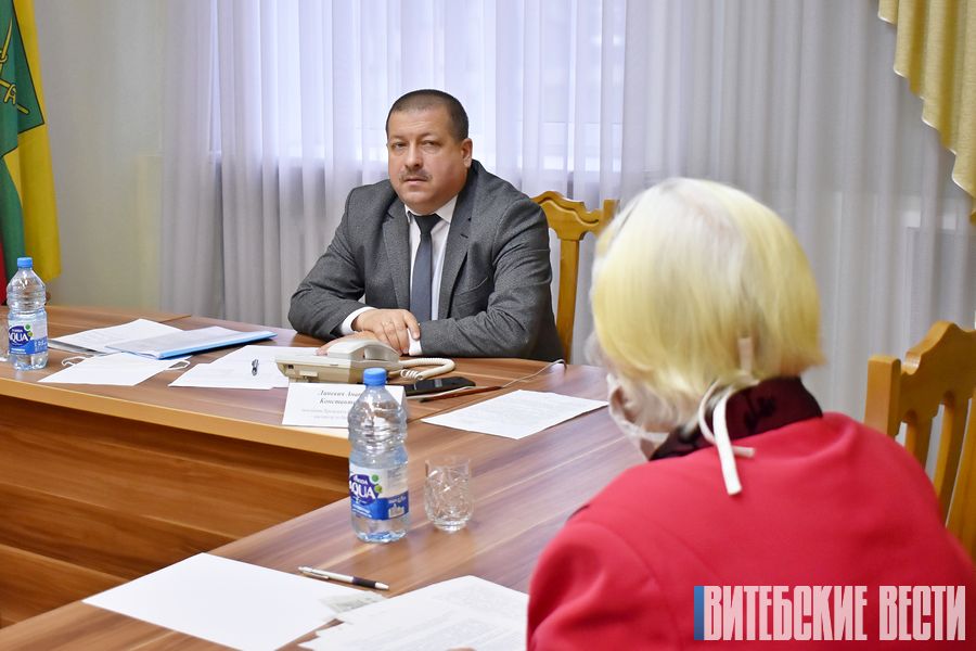 Форма общения – результативная: Анатолий Линевич провел в Сенно «прямую линию» и личный прием граждан