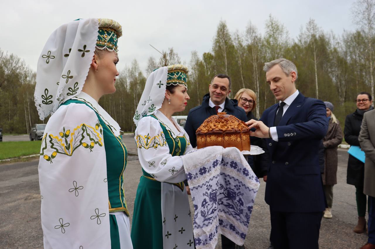 Делегация Смоленской области во главе с губернатором Василием Анохиным посещает Витебскую область