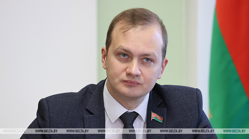 Воронюк: такое широкое обсуждение проекта Конституции - уникальная форма диалога власти с народом