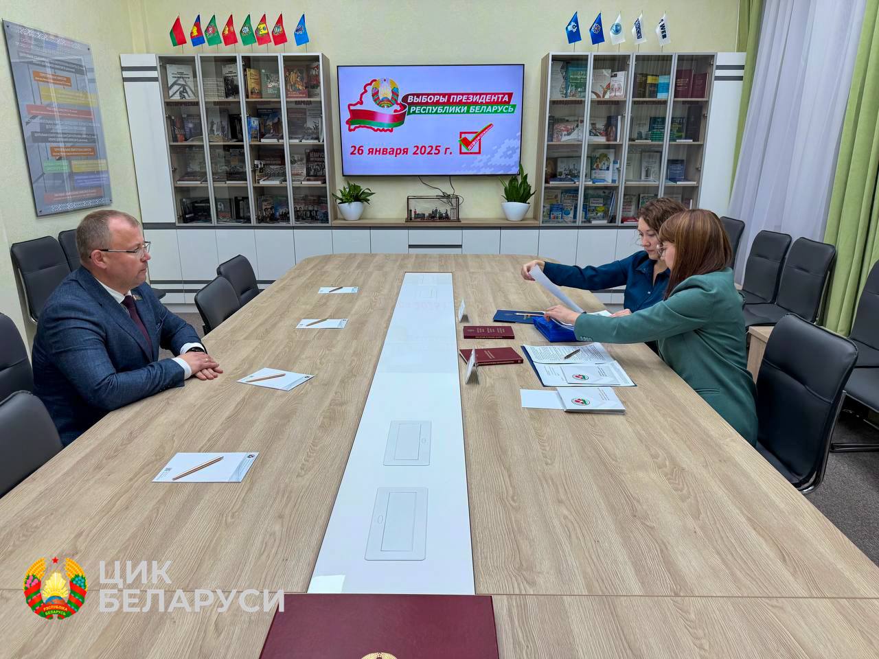 В ЦИК представлены документы о регистрации инициативной группы по выдвижению Хижняка кандидатом в Президенты