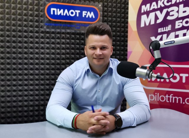Премьера на "Пилот ФМ": Александр Лукьянов и Вадим Гигин стали гостями радиоэфира