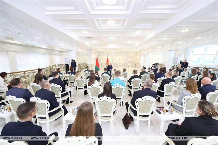 Александр Лукашенко встречается с молодежным активом