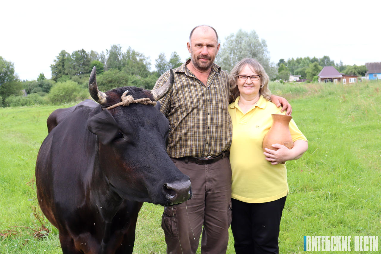 «Корову утром продал бы, а к обеду купил»: история Григория Елогвенко, который вернулся в деревню и держит двух буренок