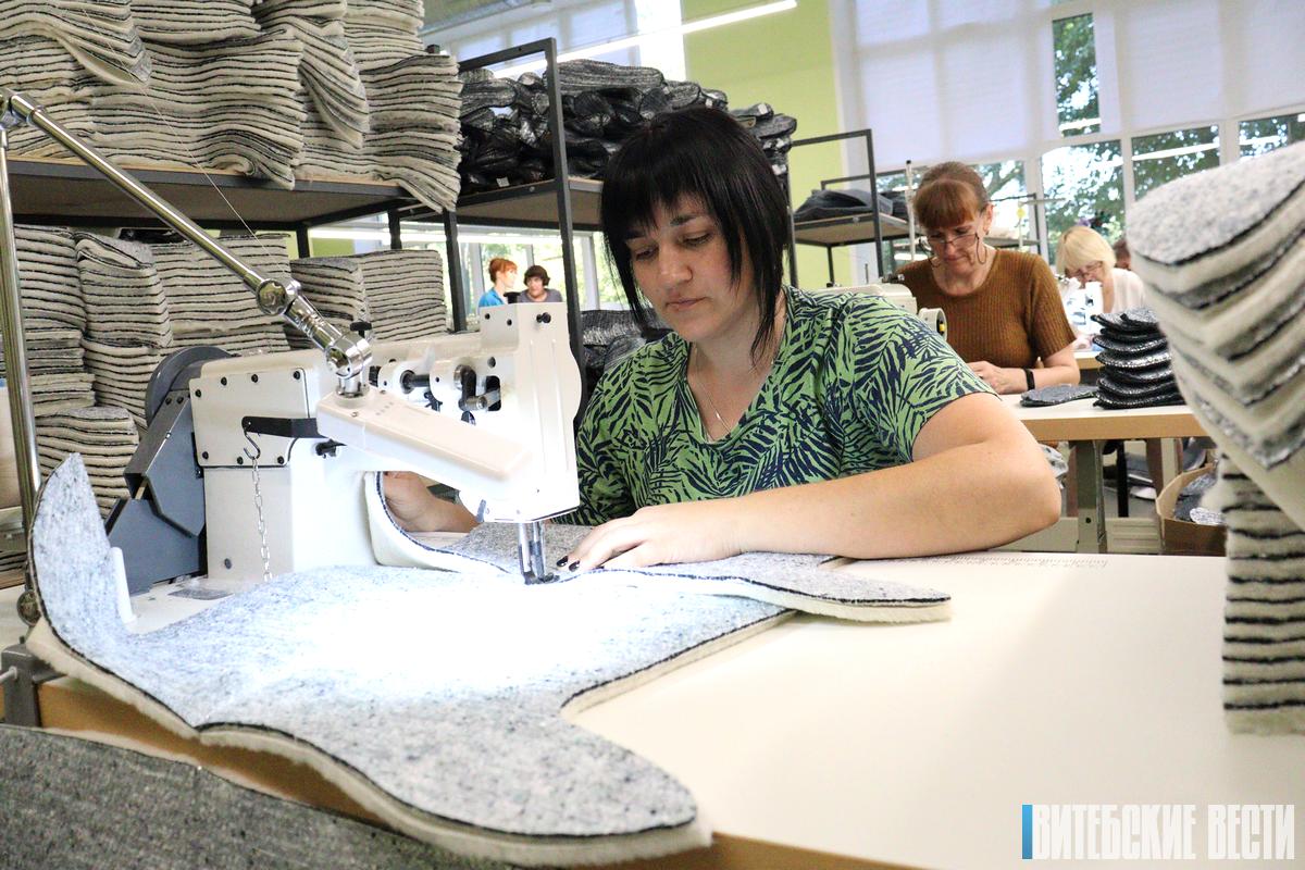 "В планах – запуск второго цеха": Как функционирует новое швейное производство в Лепеле