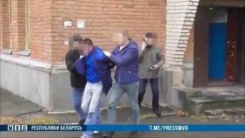 В Витебске семейный подряд вымогал пенсию у соседа на протяжении нескольких лет