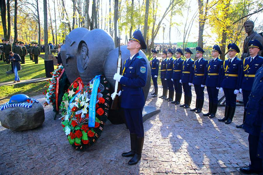 Памятник десантникам установили в Витебске 