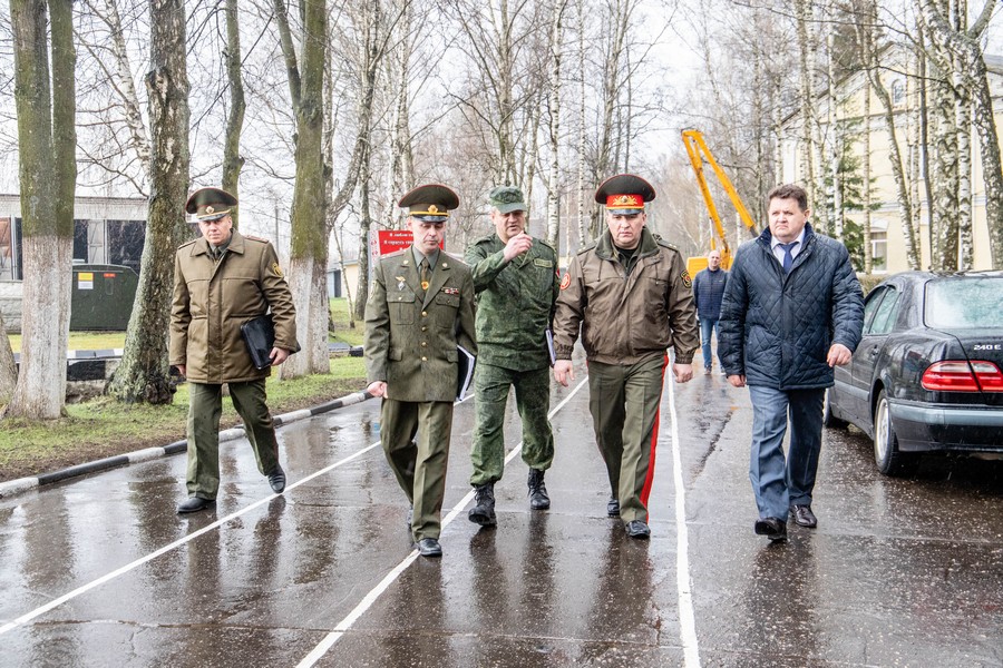 В рамках Единого дня информирования Полоцк посетил министр обороны Беларуси генерал-лейтенант Виктор Хренин