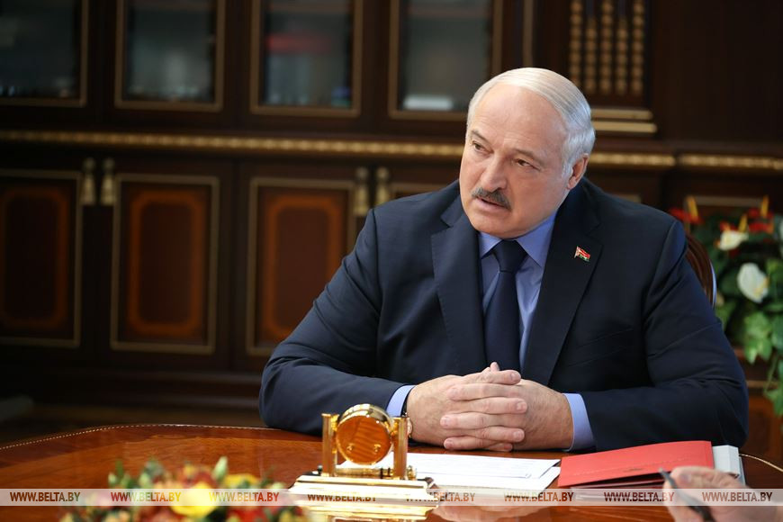 Лукашенко обозначил задачи и отметил уникальность кадровых решений по министрам ЖКХ и Минтранса