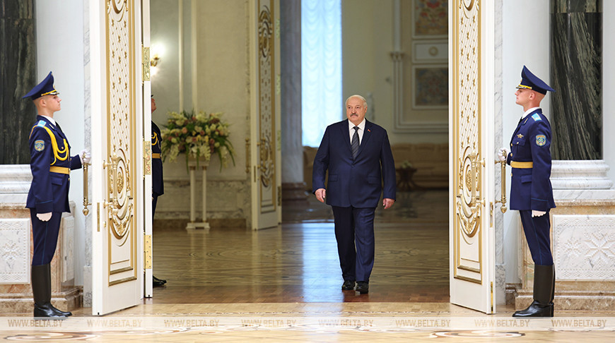 Лукашенко накануне Дня народного единства вручает госнаграды