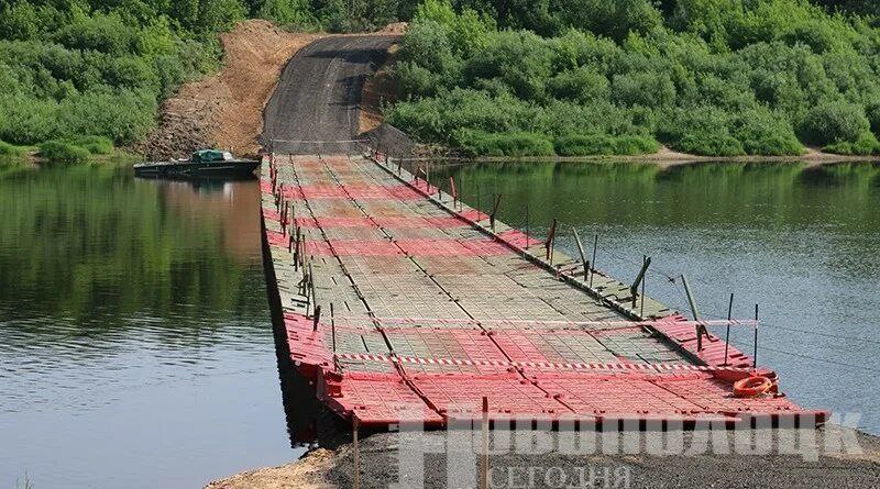 В Новополоцке устанавливают понтонный мост