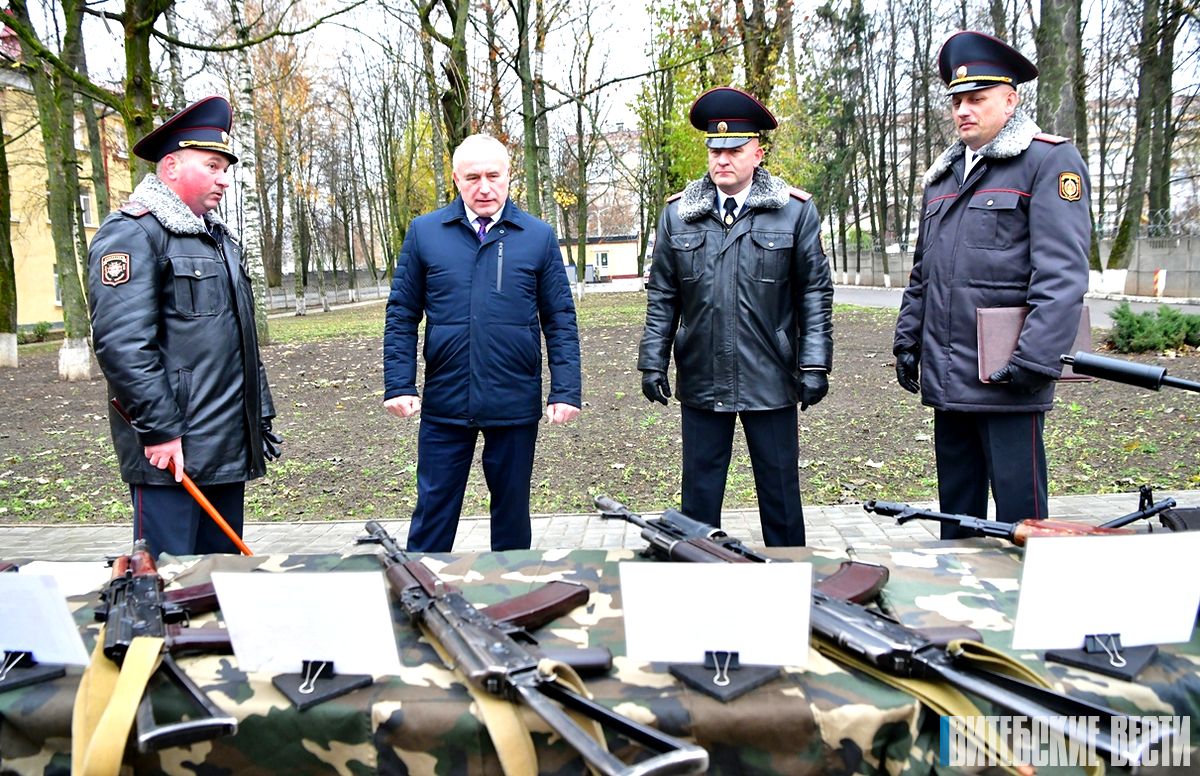 Глава области Николай Шерстнёв поздравил в/ч 5524 с Днем части и наградил военнослужащих