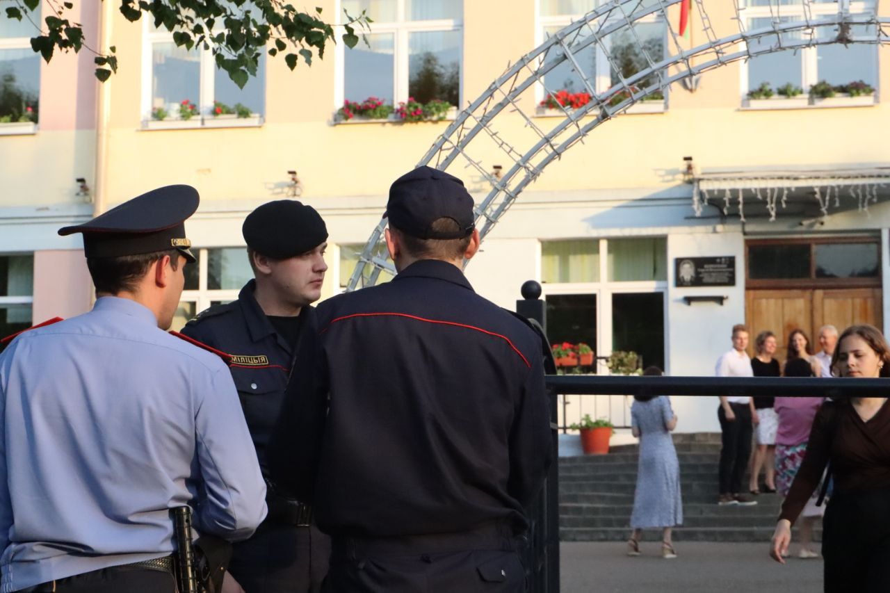 МВД: нарушений правопорядка в местах проведения выпускных не допущено