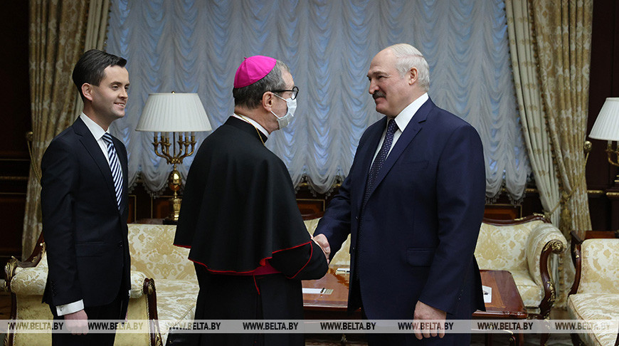 Лукашенко встретился со спецпредставителем Папы Римского