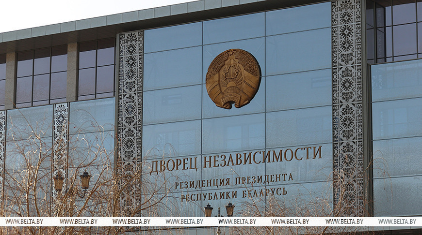Лукашенко принял с докладом главу Администрации Президента
