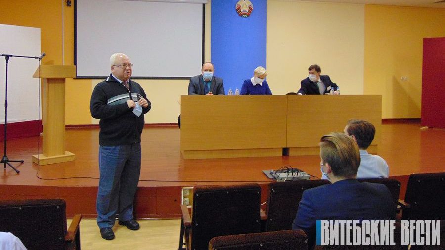 Председатель областного Совета депутатов Владимир Терентьев встретился со старшеклассниками Ушачской средней школы