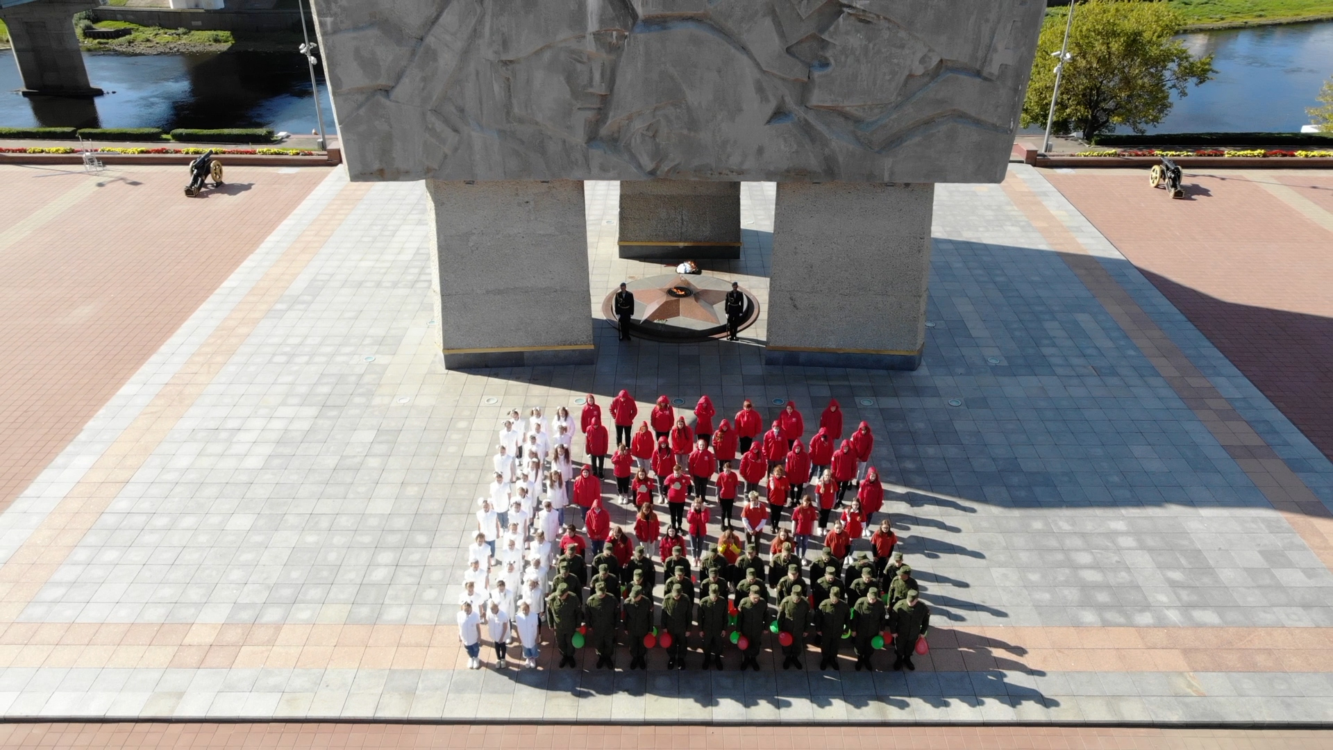 Более 500 человек приняли участие в областном онлайн фото-челлендже "17"