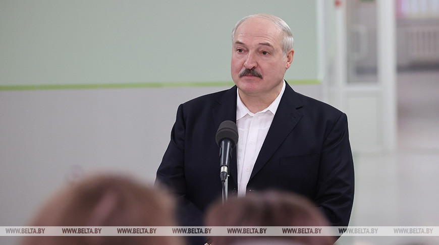 Лукашенко: главным принципом вакцинации от коронавируса будет добровольность