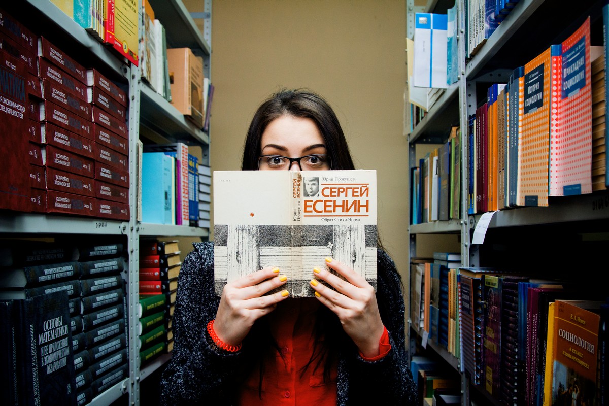 «Селфи с любимой книгой в библиотеке»: новополоцкая ЦБС предлагает принять участие в международном челлендже