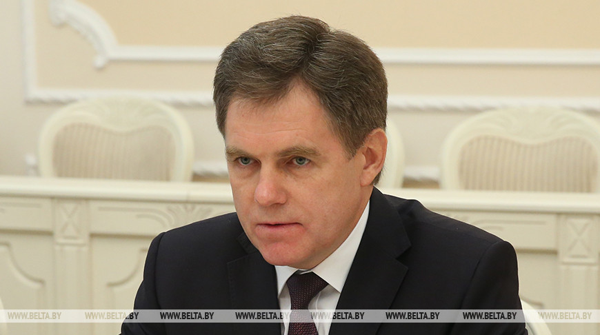 Детсады, питание и платные услуги - Петришенко поручил решить проблемы в образовании