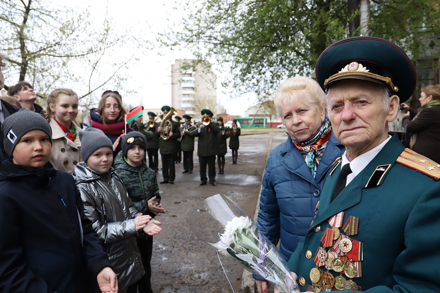 В Полоцке чествовали ветеранов Великой Отечественной войны с музыкальными поздравлениями на дому