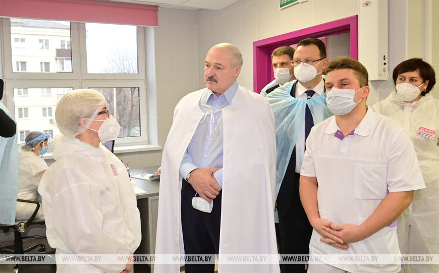 "Врачи делают большое дело" - Лукашенко посещает 6-ю городскую больницу Минска