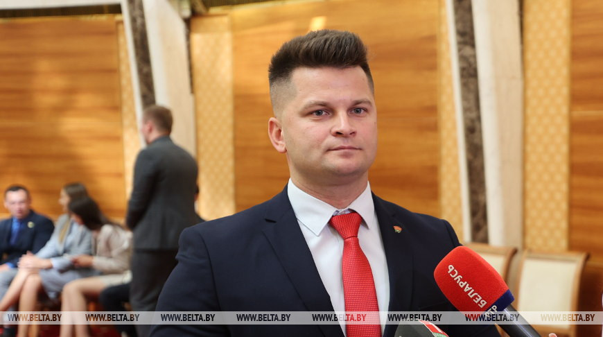 Лукьянов: демонстрация единства должна быть не на словах, а на практике