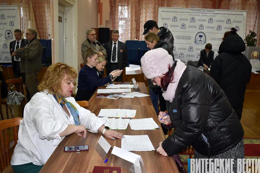 Для пришедших в единый день голосования избирателей творческие коллективы Витебской ветакадемии подготовили концерт