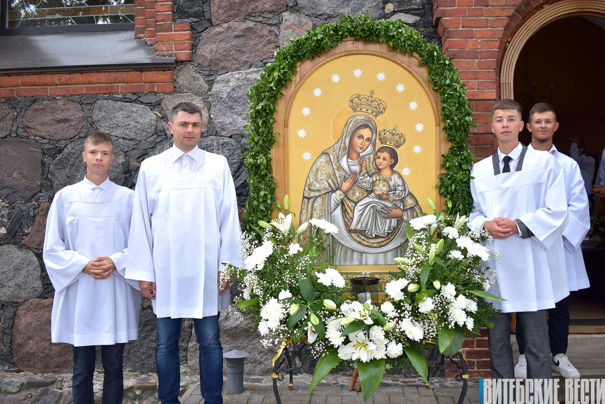 В Браславе прошел религиозный праздник «Маці Божая Валадарка азёр»