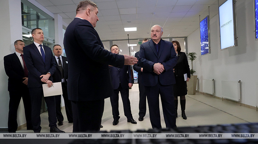 Александр Лукашенко посещает холдинг "Горизонт"