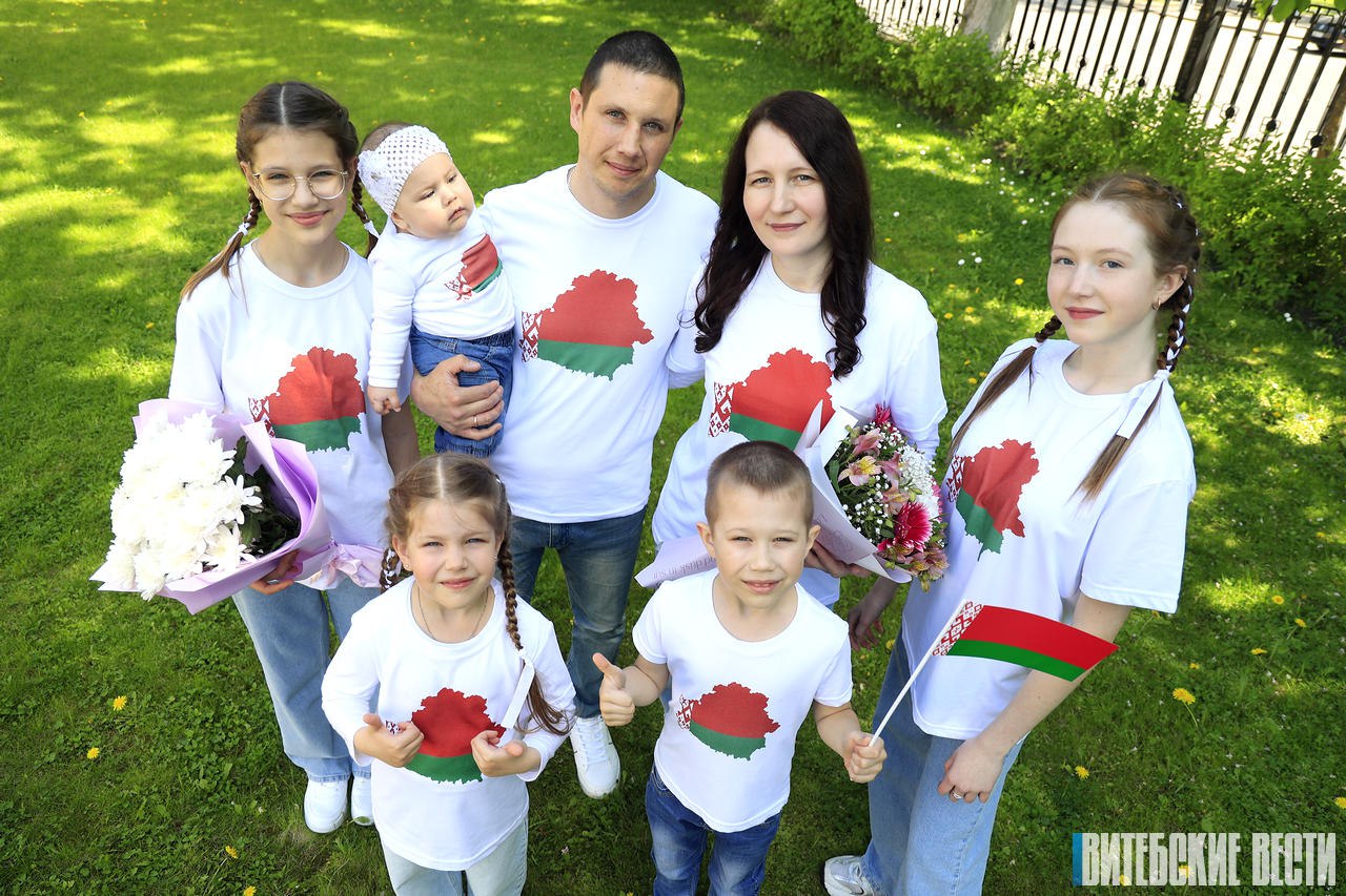 Какая многодетная семья представит Витебскую область в финале конкурса «Семья года»?