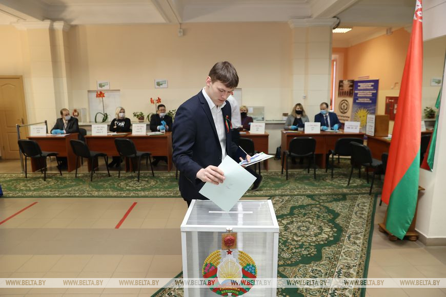 Референдум состоялся. Проголосовало почти 53% граждан