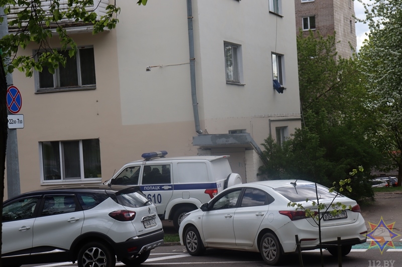 Мужчина из Полоцка пытался выброситься из окна квартиры