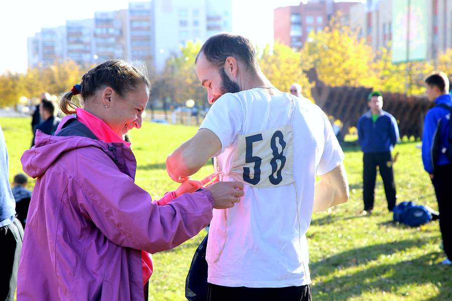 Более 500 любителей бега поддержали легкоатлетический кросс к 70-летию областного объединения профсоюзов